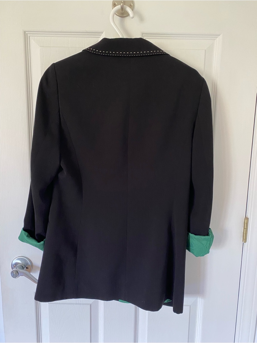 Vintage Black Women's Tailored Blazer with Green Lining and Cuff Detail - Picture 5 of 14